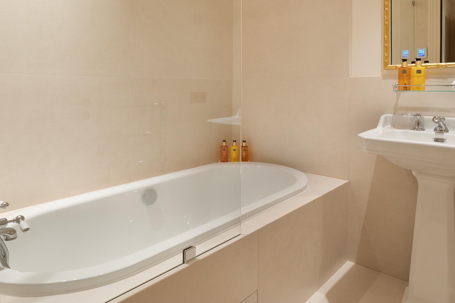 Pick A Flat'S Apartements With Services In Louvre - Rue Des Halles Parijs Buitenkant foto